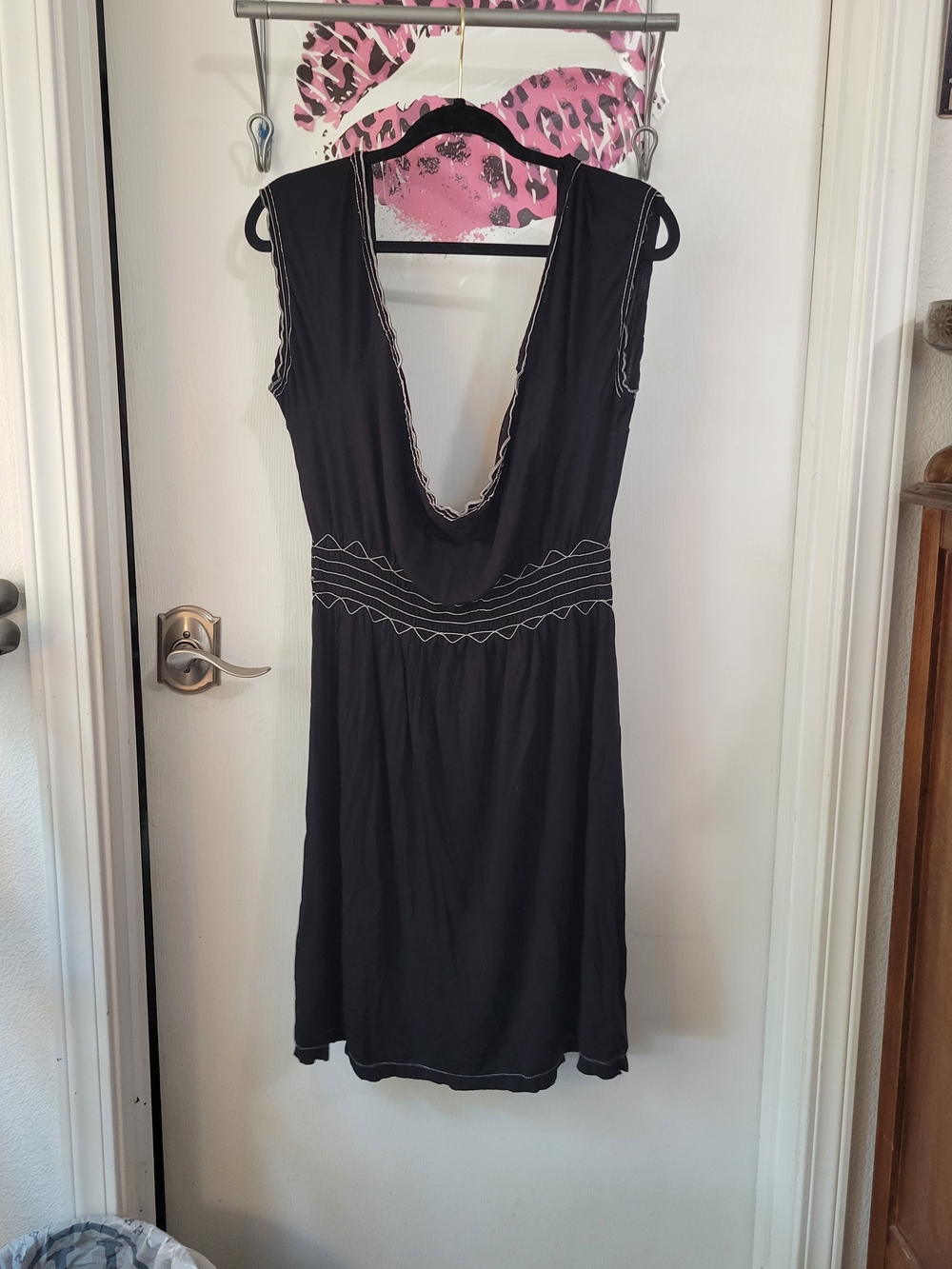 Max Edition Black Deep V-Neck Sleeveless Dress